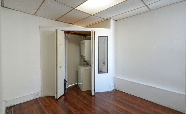 Building Photo - 2127 Morris St