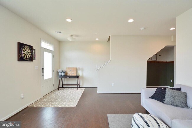 Building Photo - 22305 Broadway Ave