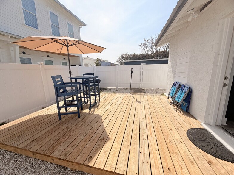 Building Photo - 216 La Paloma Pl