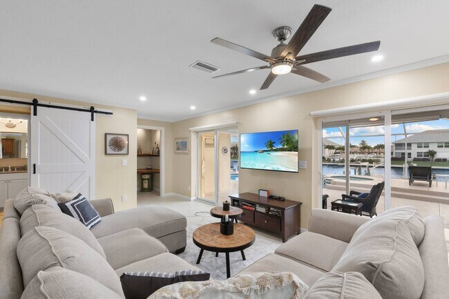 Building Photo - Waterfront Duplex * Flexible Lease Terms