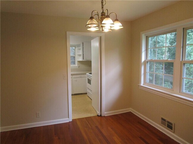 Building Photo - 1147 Enota Cir NE
