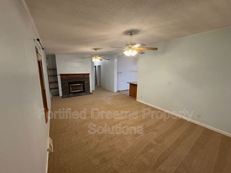 Building Photo - 1980 Bethania-Rural Hall Rd