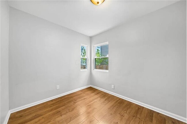 Building Photo - 926 E 19th Ave