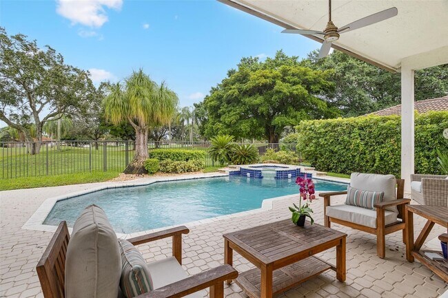 Building Photo - 2534 Golf View Dr