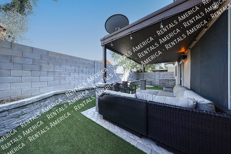 Building Photo - 17219 N 19th Run