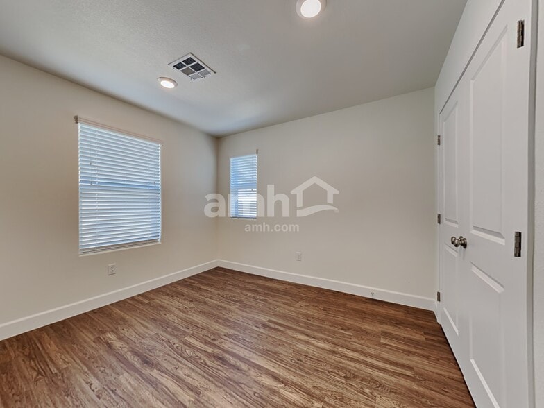 Building Photo - 4739 Tree Swing St