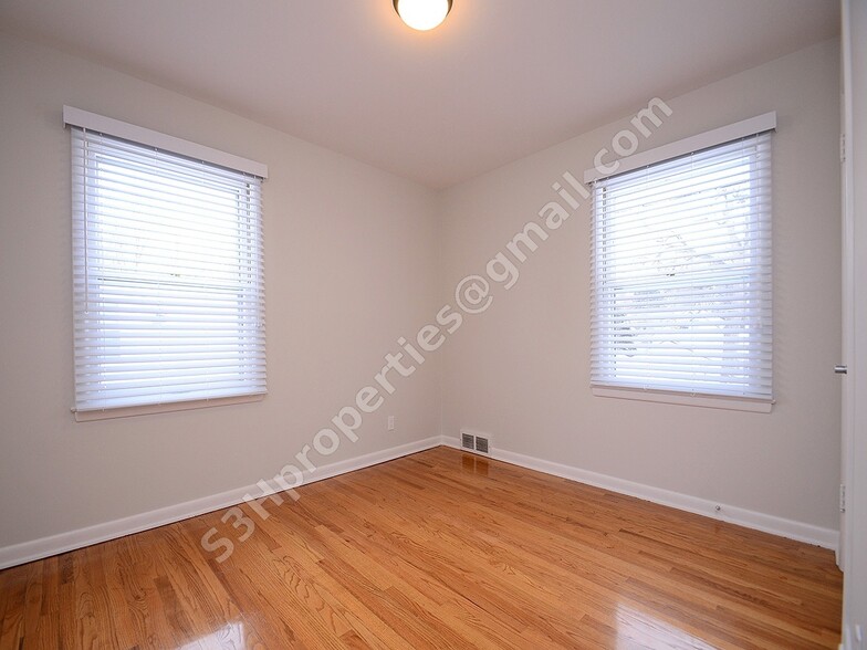 Building Photo - 5630 Erskine St