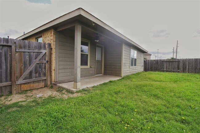 Building Photo - 16519 Regal Exeter Dr