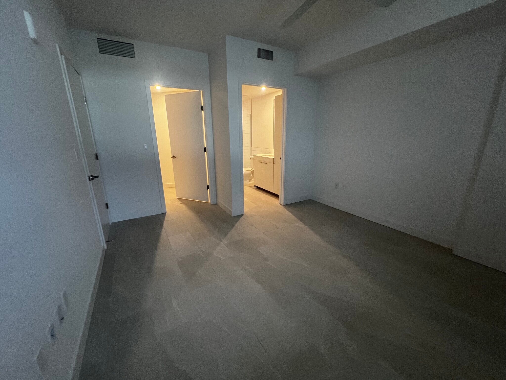 Building Photo - 132 NE 22nd St