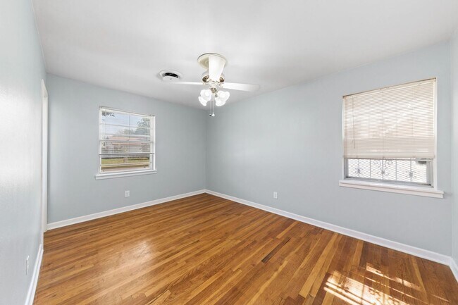 Building Photo - Available NOW!!!! Renovated Kitchen and Ba...