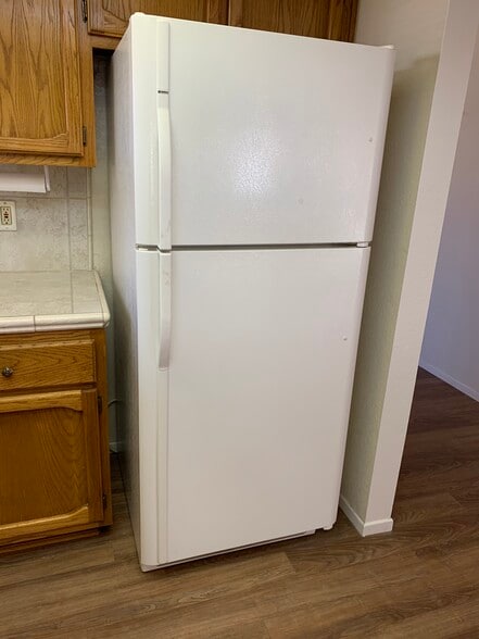 kitchen - 654 N Inyo St