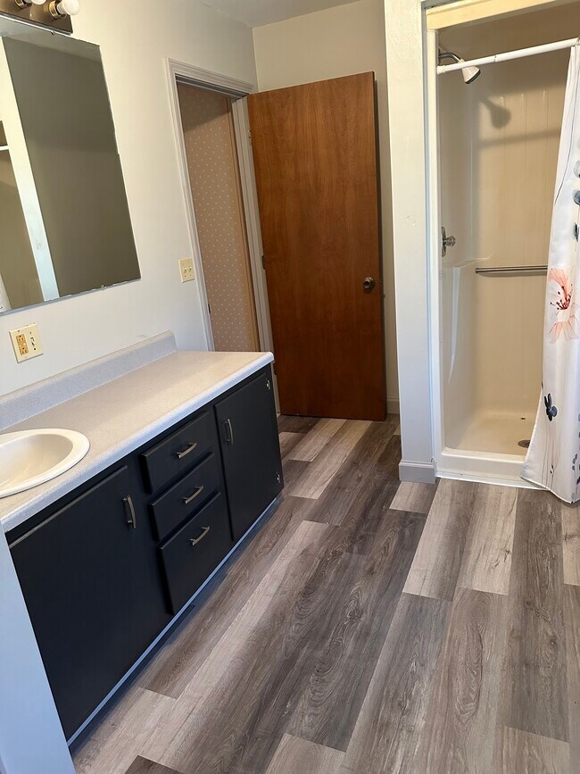 Building Photo - 7772 Huwer Rd