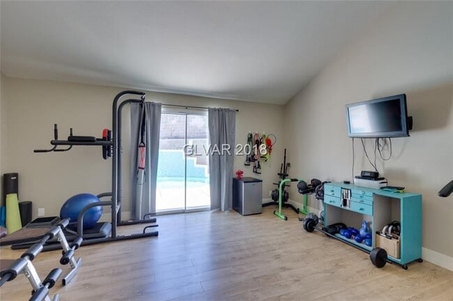 Building Photo - 6BD/5BA!! POOL/SPA!!