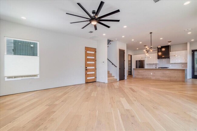Building Photo - 908 Nalide St