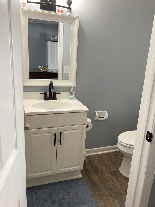 Half bath - 95 Woodlands