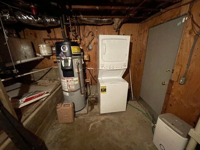 Building Photo - 1915 Oakview Dr