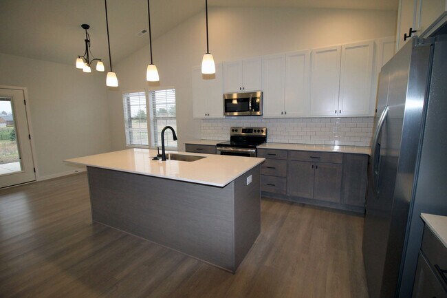 Building Photo - 2206 Rocky Ln