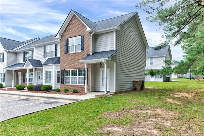 Building Photo - Updated 2 Bedroom Townhouse in Clayton