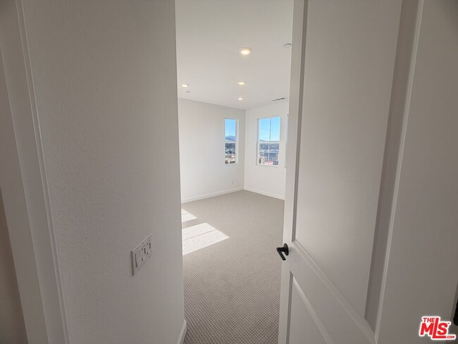 Building Photo - 240 Abacus Ave