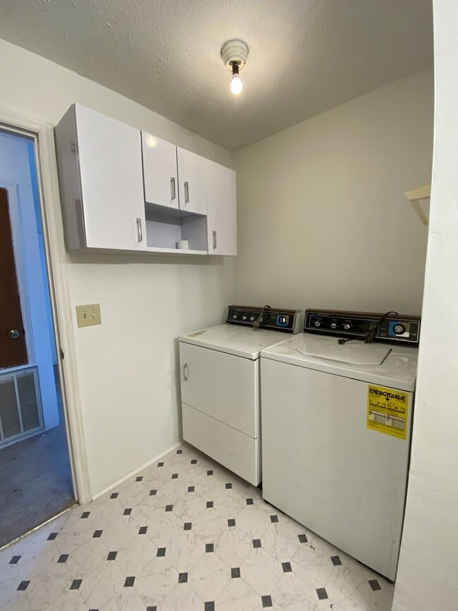 Building Photo - 21 Sugar Run Rd