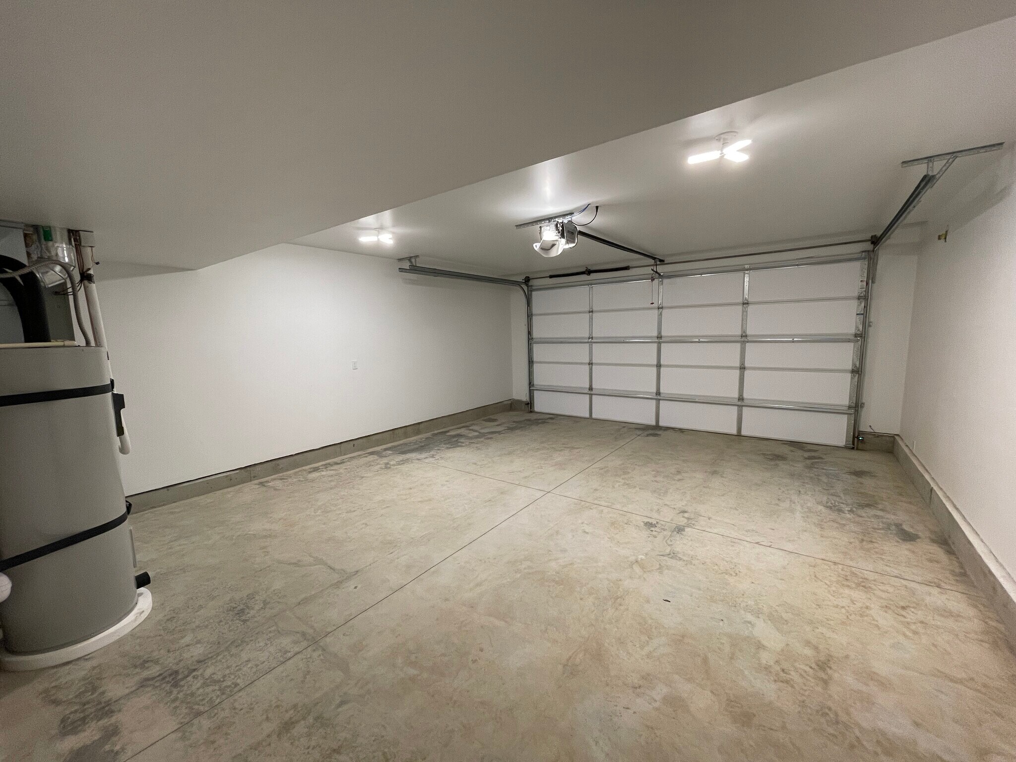 Building Photo - 412 W 1st St