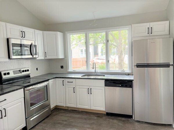 Primary Photo - 177 E St