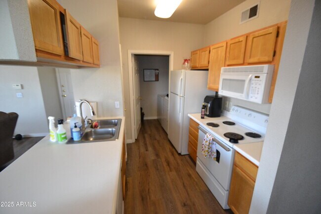 Building Photo - 5401 E Van Buren St