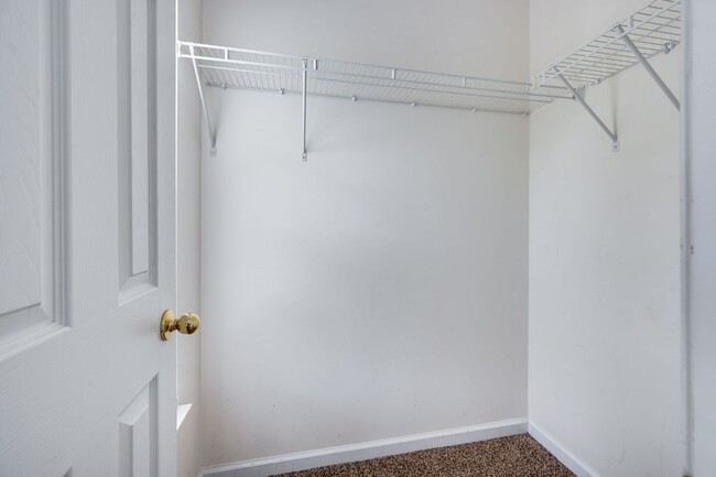 Building Photo - Renovated Townhome in Convenient Nashville...