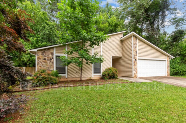 Building Photo - 625 Oxford Hall Dr SW