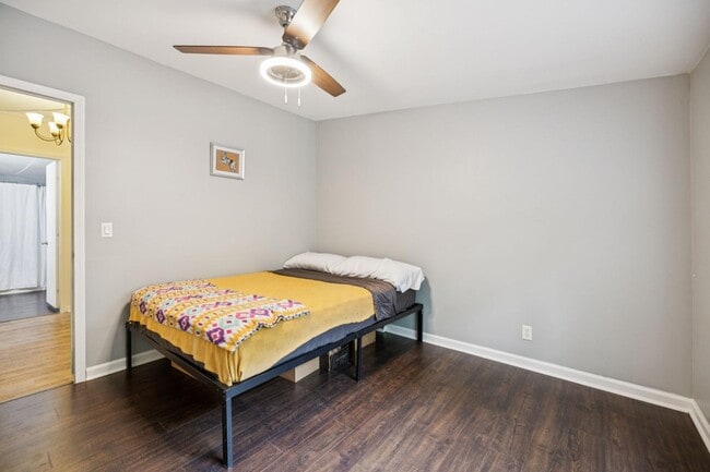 Building Photo - 3063 Sweet Home Rd