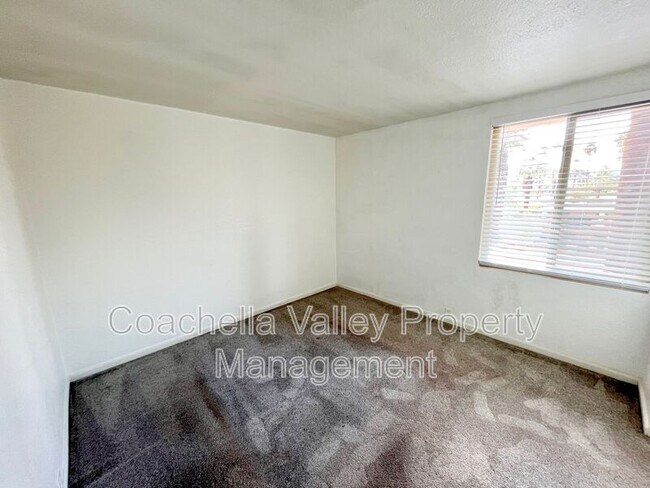 Building Photo - 400 N Sunrise Way