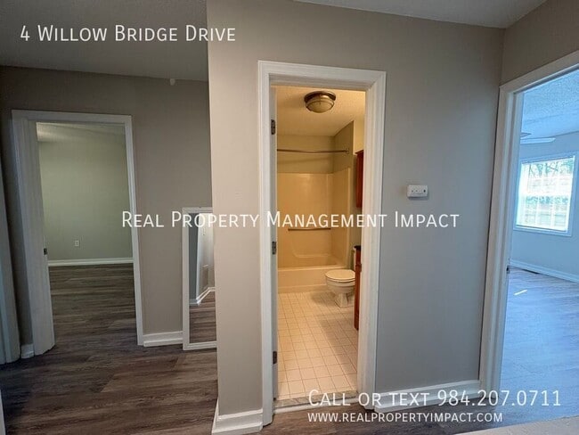 Building Photo - 4 Willow Bridge Dr