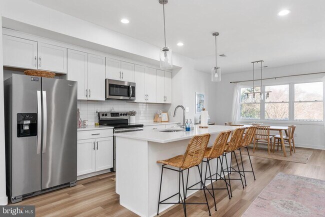 Building Photo - 308 Douglas Ave