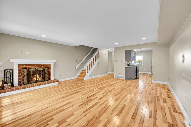 Building Photo - $2,500.00, 2-bed, 2.5 bath located in Denver.