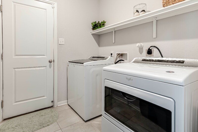 Building Photo - 7919 Deepwell Dr