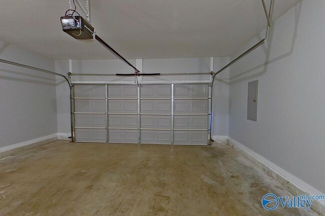 Building Photo - 8008 Shadesbrook Dr