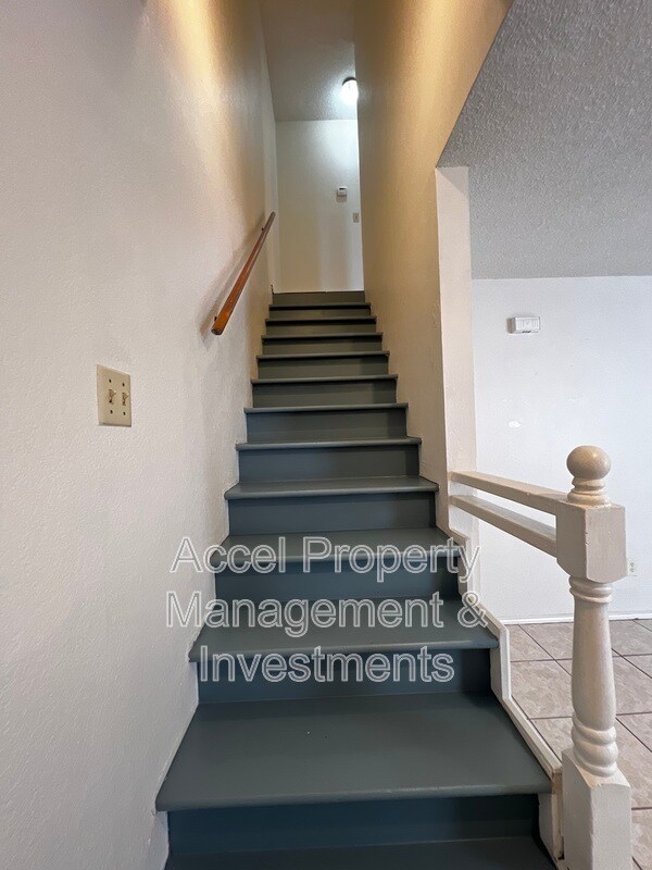 Building Photo - 2133 Kerria Ave