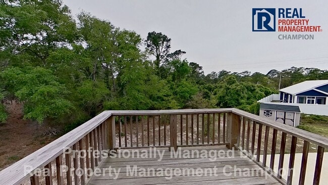 Building Photo - Spacious 3-Story Townhome in the Heart of Carolina Beach — Backs to State Park