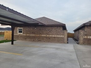 Building Photo - 1008 W Kohala Ave