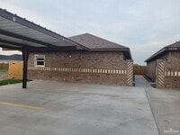 Building Photo - 1008 W Kohala Ave