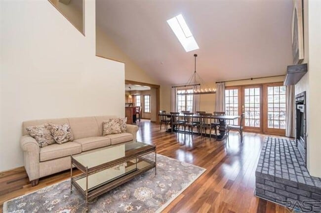 Building Photo - 4404 S Yellowstone Ln
