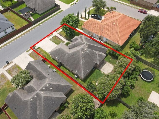 Building Photo - 2523 Yellow Rose Dr