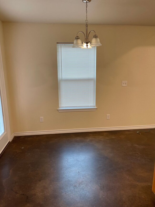 Building Photo - Newer Brick 3/2 Home