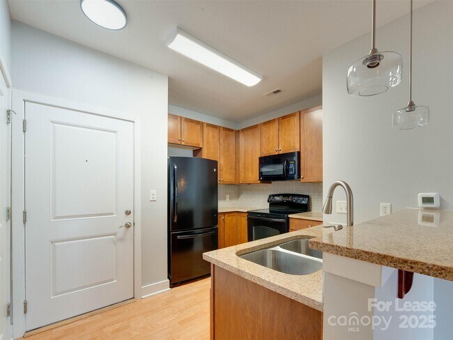 Building Photo - 630 Calvert St