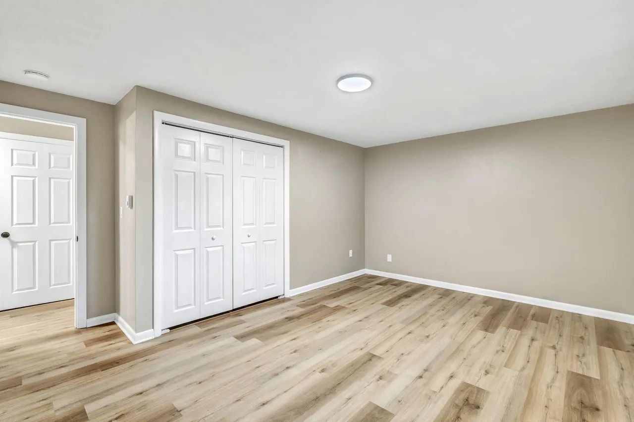 Primary bedroom - 375 Bridgton Rd