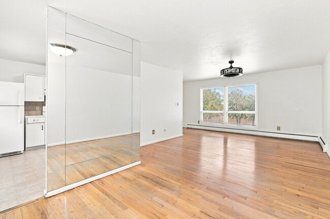 Building Photo - Large bi-level home in Littleton with 1-car garage!