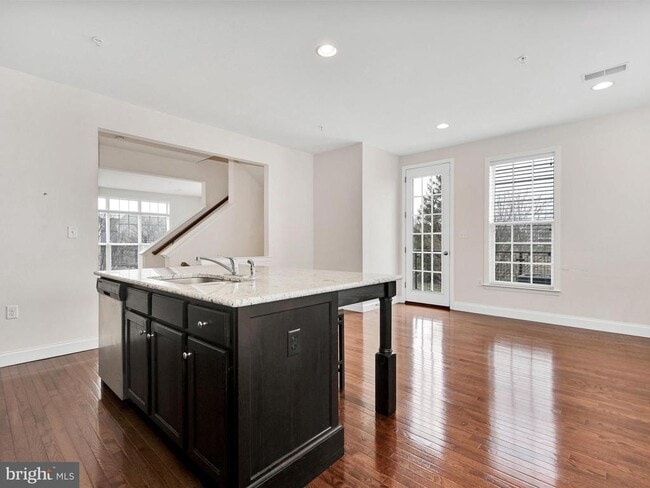 Building Photo - 147 Putnam Way