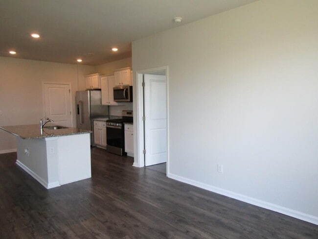 Building Photo - 2165 Ainsley Dr
