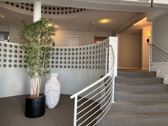 Building Photo - 53 Melrose St