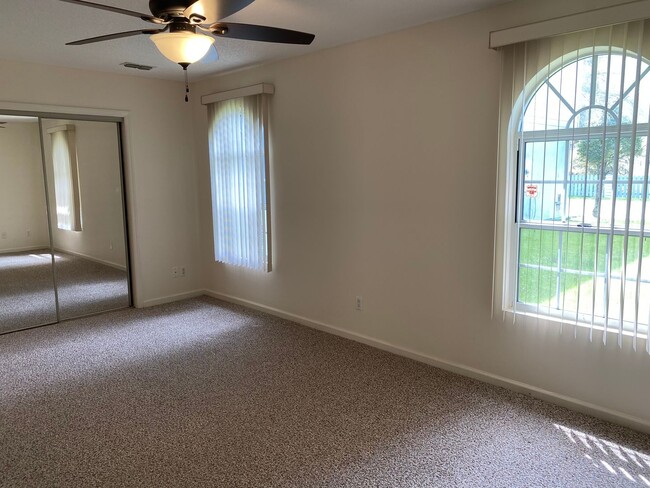 Building Photo - 805 W 2nd St